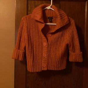 Orange 1/2 sweater buttons 1/2 sleeves